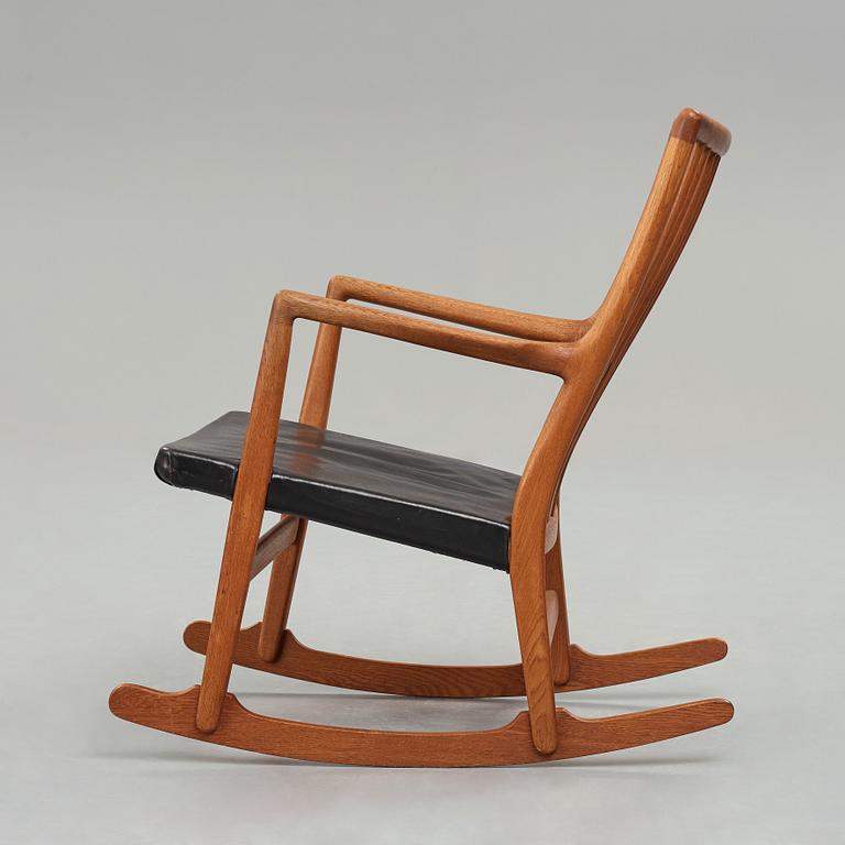HANS J WEGNER, gungstol, modell "M33", Mikael Laursen, Danmark, 1940-tal.