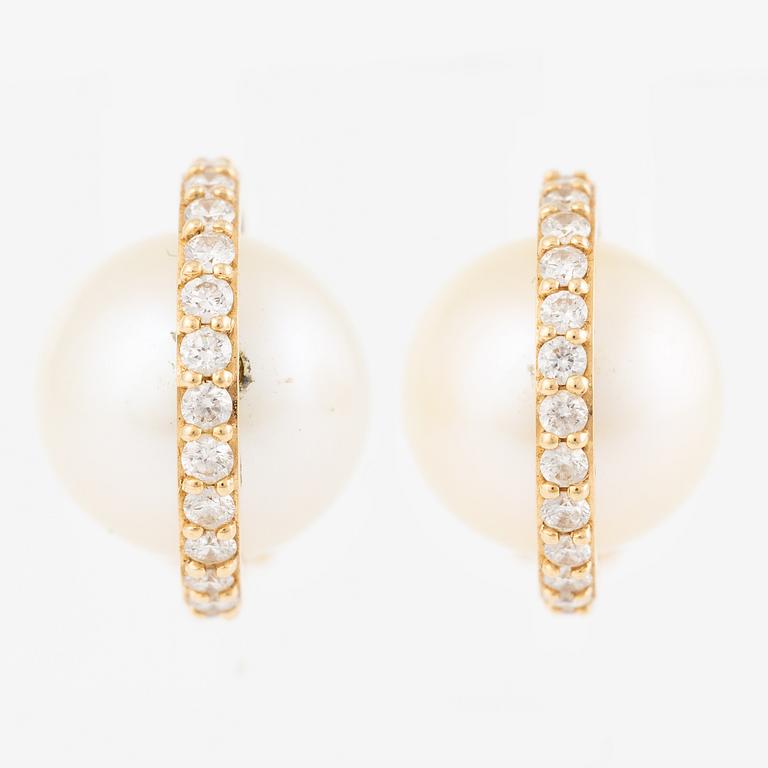 Earrings, a pair, 18K gold with pearls and small brilliant-cut diamonds.