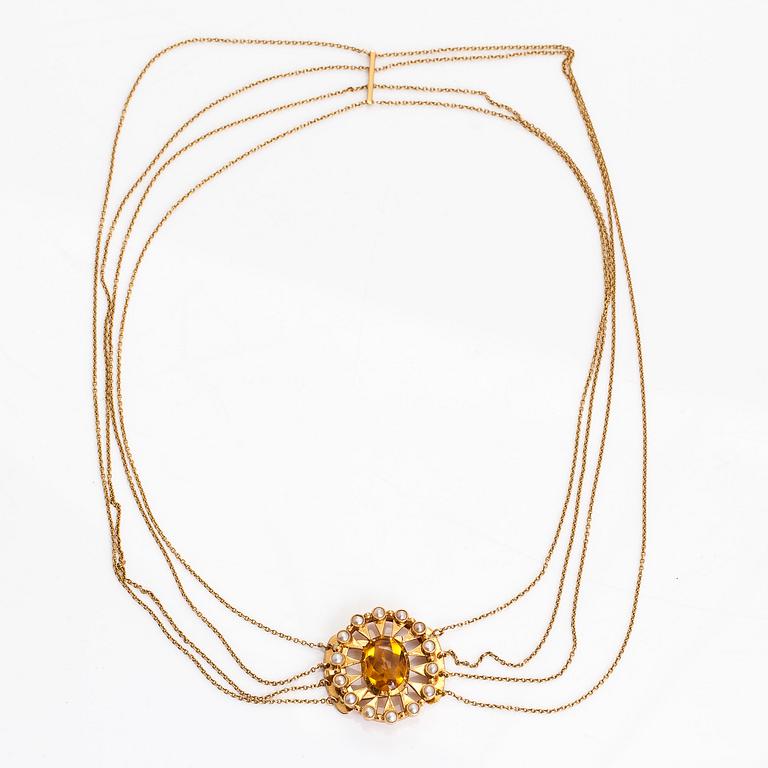 An 18K gold necklace, clasp with a citrine and pearls, Swedish hallmarks 1920.