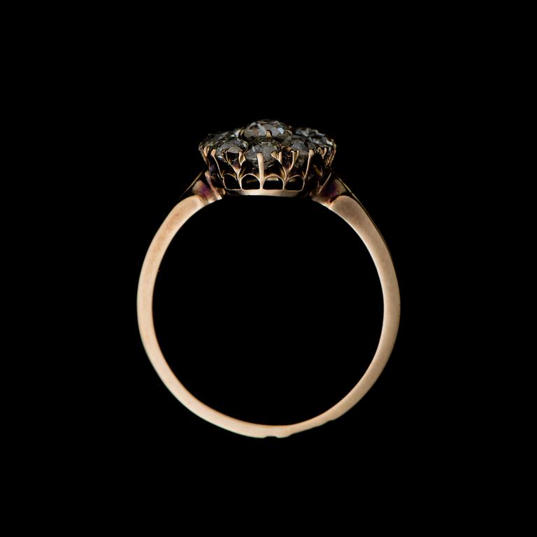 A RING, old and rose cut diamonds, 14K (56) gold. Russia.