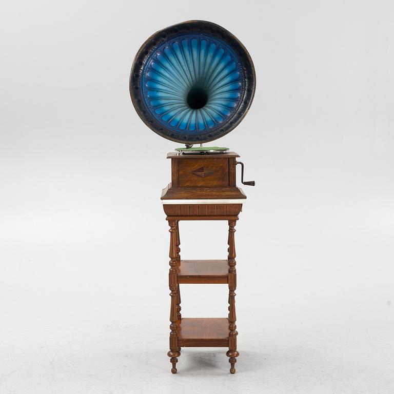 Trattgrammofon med bord, sent 1800-tal.