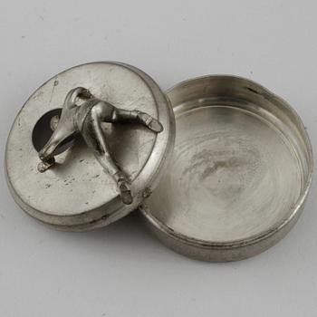 MANSCHETTKNAPPSASK, tenn, Widerholm & Dahlberg, Eskilstuna, 1900-tal.