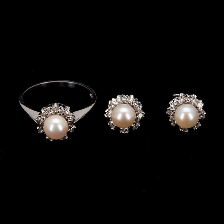 RING ja ÖRHÄNGEN, vitguld 14K, pärlor med briljantslipade diamanter. Vikt tot. 5,6 g.
