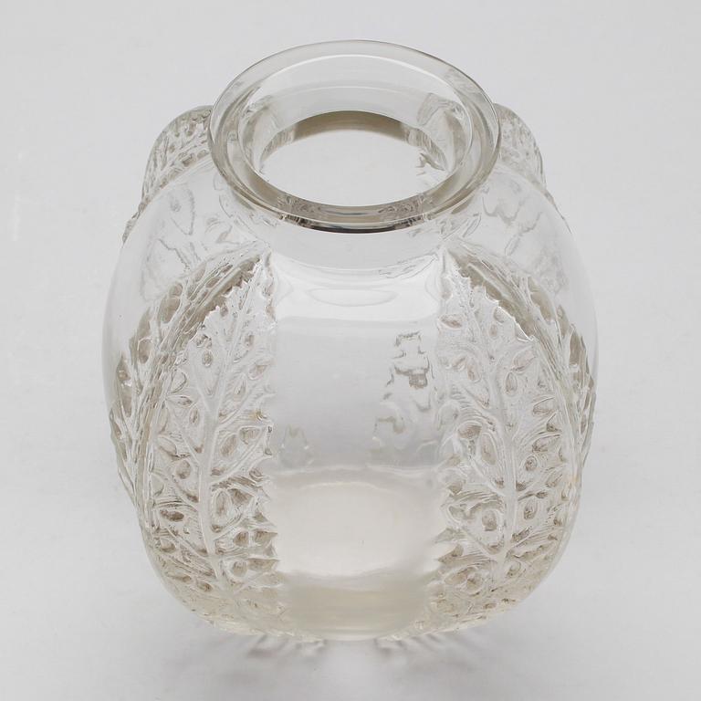 VAS, glas, "Chardon", signerad R Lalique, 1900-talets första hälft.
