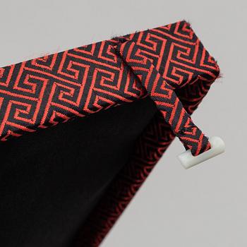 Lådor, fem stycken, tygklädda. Kina.