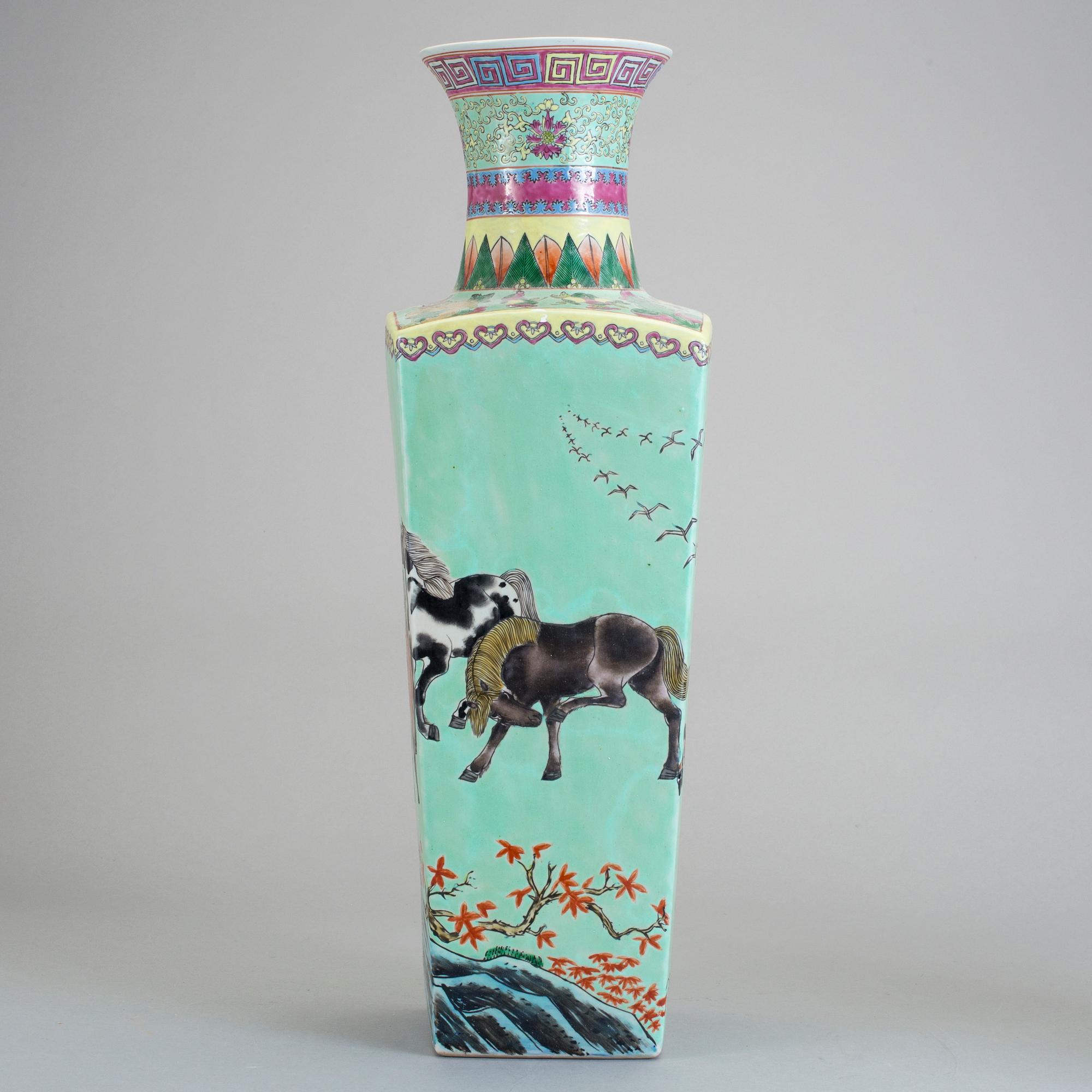 GOLVVAS, porslin, Kina, 1900-tal.
