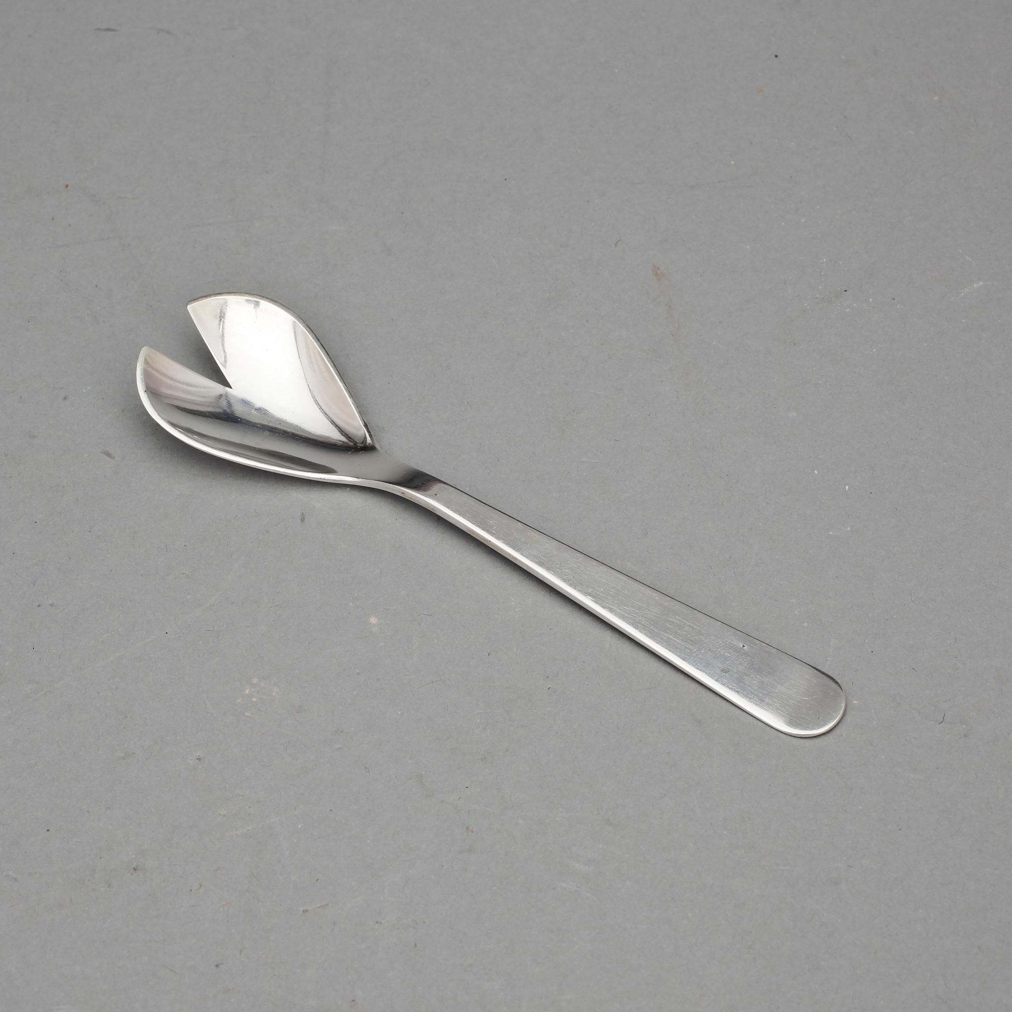 OSTRONSKED, silver, Wiwen Nilsson, Lund, 1954. Vikt 29 gram.