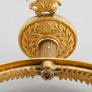 VÄGGAPPLIQUER, 1 par, förgylld brons, empire, 1800-talets första hälft.