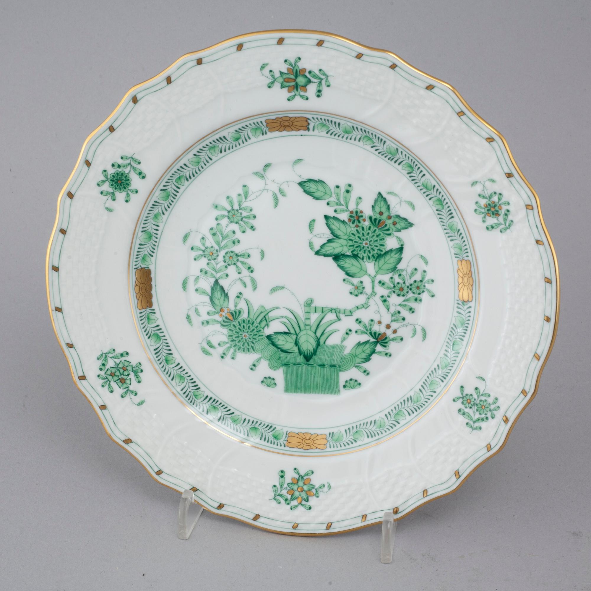 48 pieces of porcelain tableware from Herend, model "Indian Basket", 20th century.