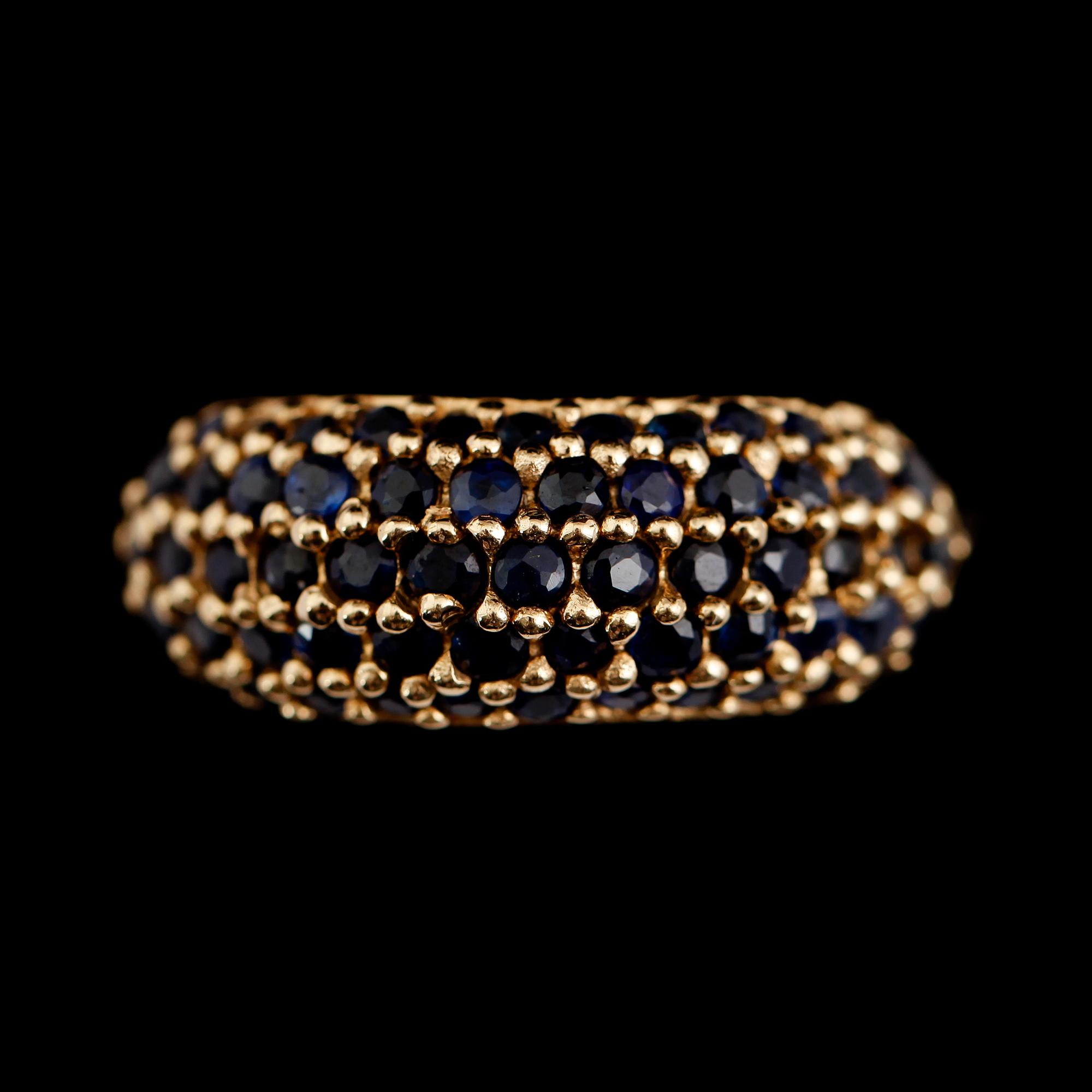 RING, 14 k guld, blå safirer tot ca 2.50 ct. Vikt ca 5 g.