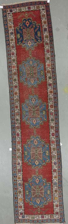 GALLERIMATTA, kaukasisk, semiantik. Ca 435x96 cm.