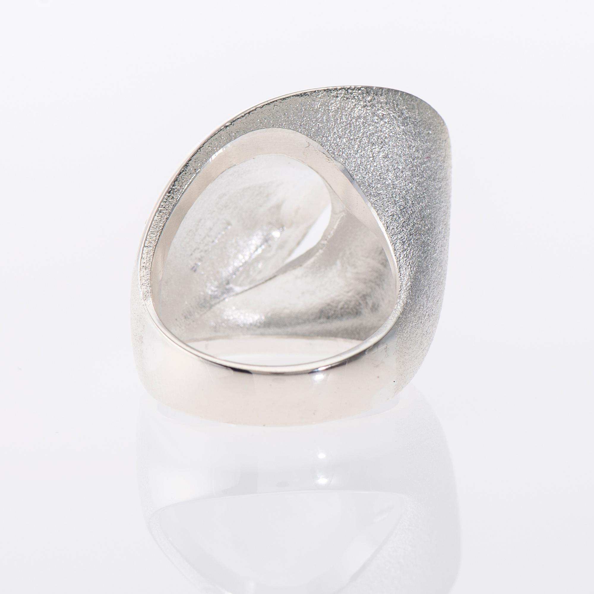RING, "Arising Wave" sterling silver, Pekka Hirvonen Lapponia 2012. Vikt 13,7 g.