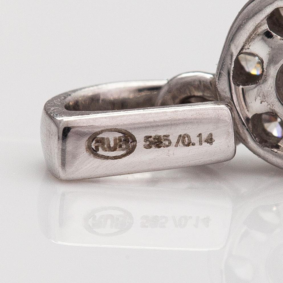 Hänge, 14K vitguld, diamanter ca 0.14 ct tot enl gravyr. Rubens, Helsingfors.