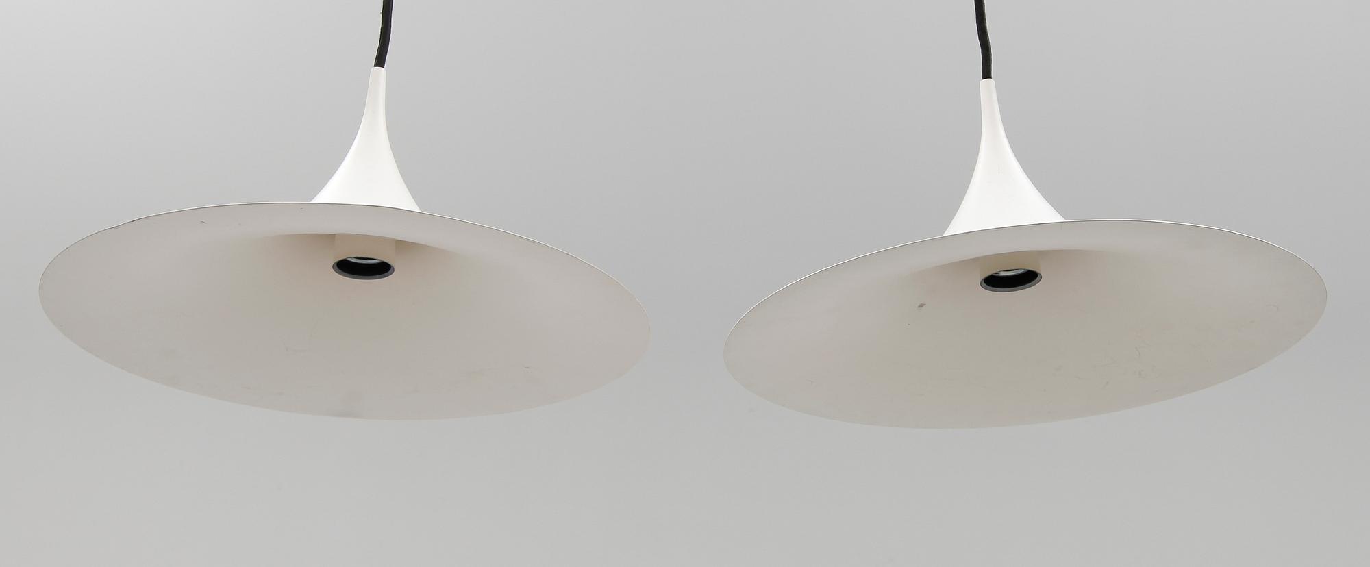 TAKLAMPOR, 1 par, Fog Mörup, Danmark, 1900-talets andra hälft. Höjd 20 cm.