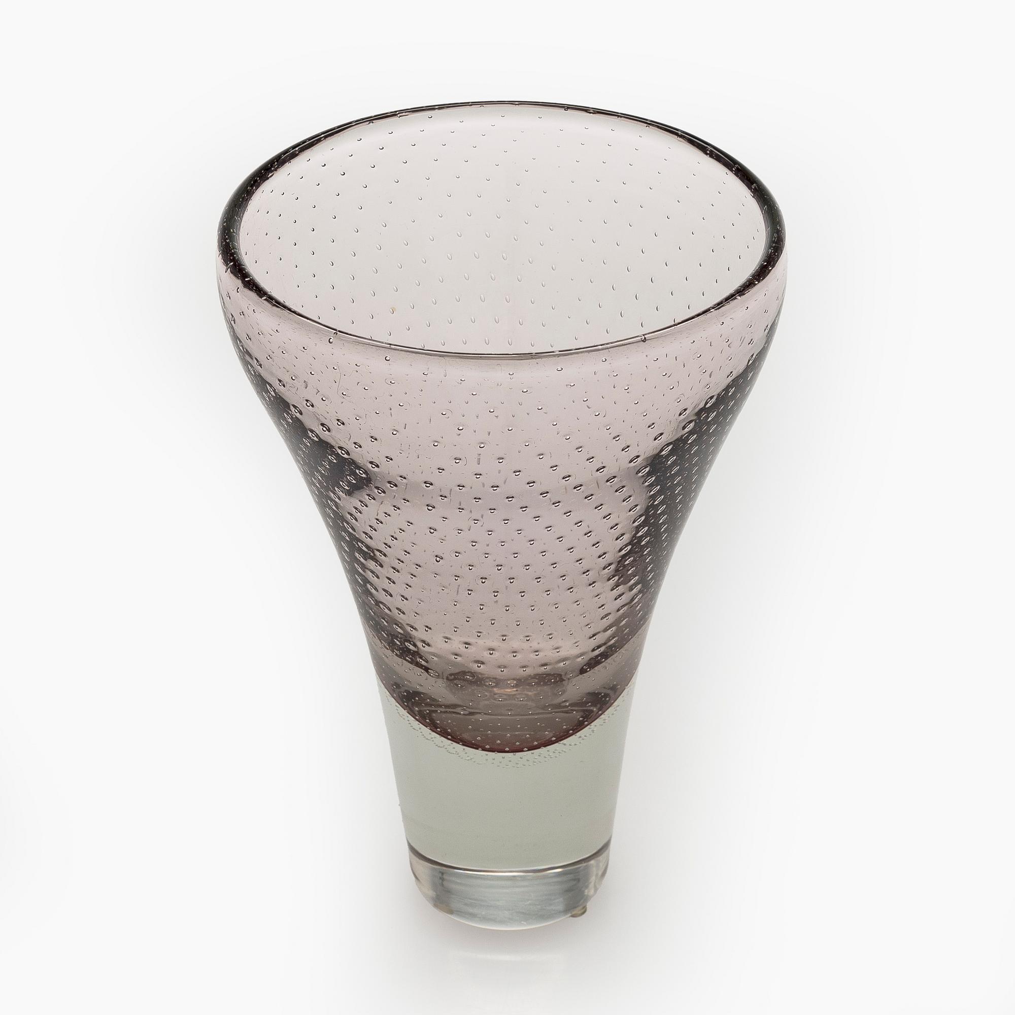 Gunnel Nyman, vas, modell "GN 12", signerad G. Nyman Nuutajärvi Notsjö -51. Formgiven 1947.