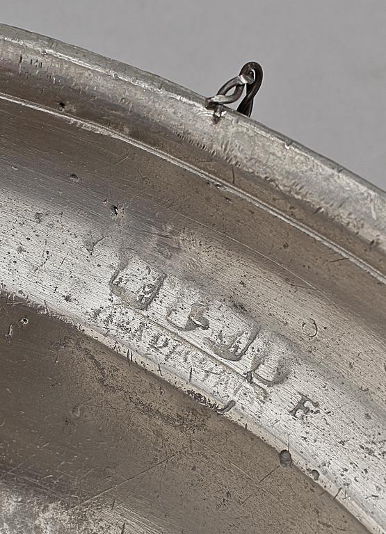 FAT, 3 st, tenn, bland annat troligen Lars Berg, Karlstad, 1747.