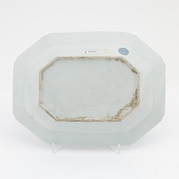 A blue and white tureen dish, Qing dynasty, Qianlong (1736-95).