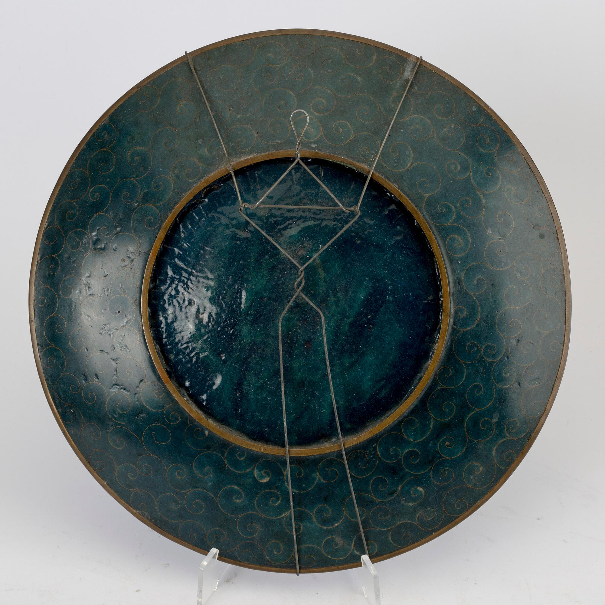 2 decorative dishes, vase and table clock Japan, first half of the 20th century.