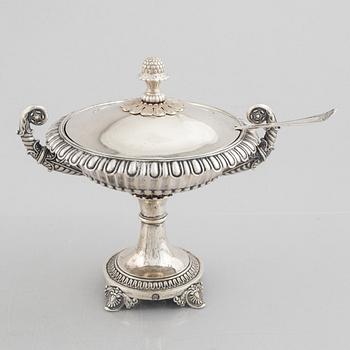 A Swedish silver sugarbowl, marks of Adolf Zethelius, Stockholm 1834.