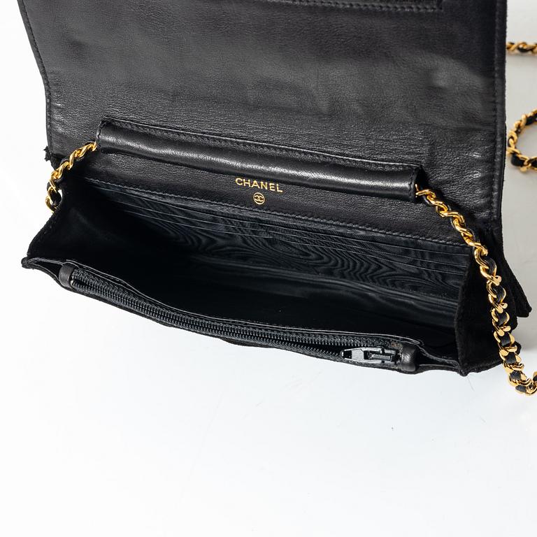 Chanel, A black suede vintage purse / wallet on chain.