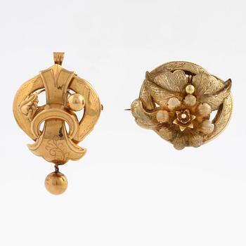 Two brooches, one by  Juvelfabriken, Stockholm, 1946.