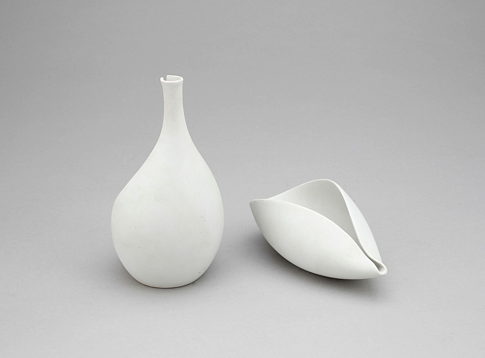 VAS samt SKÅL, 2 st, stengods, "Veckla" och "Pungo", Stig Lindberg, Gustavsberg, 1900-talets mitt.