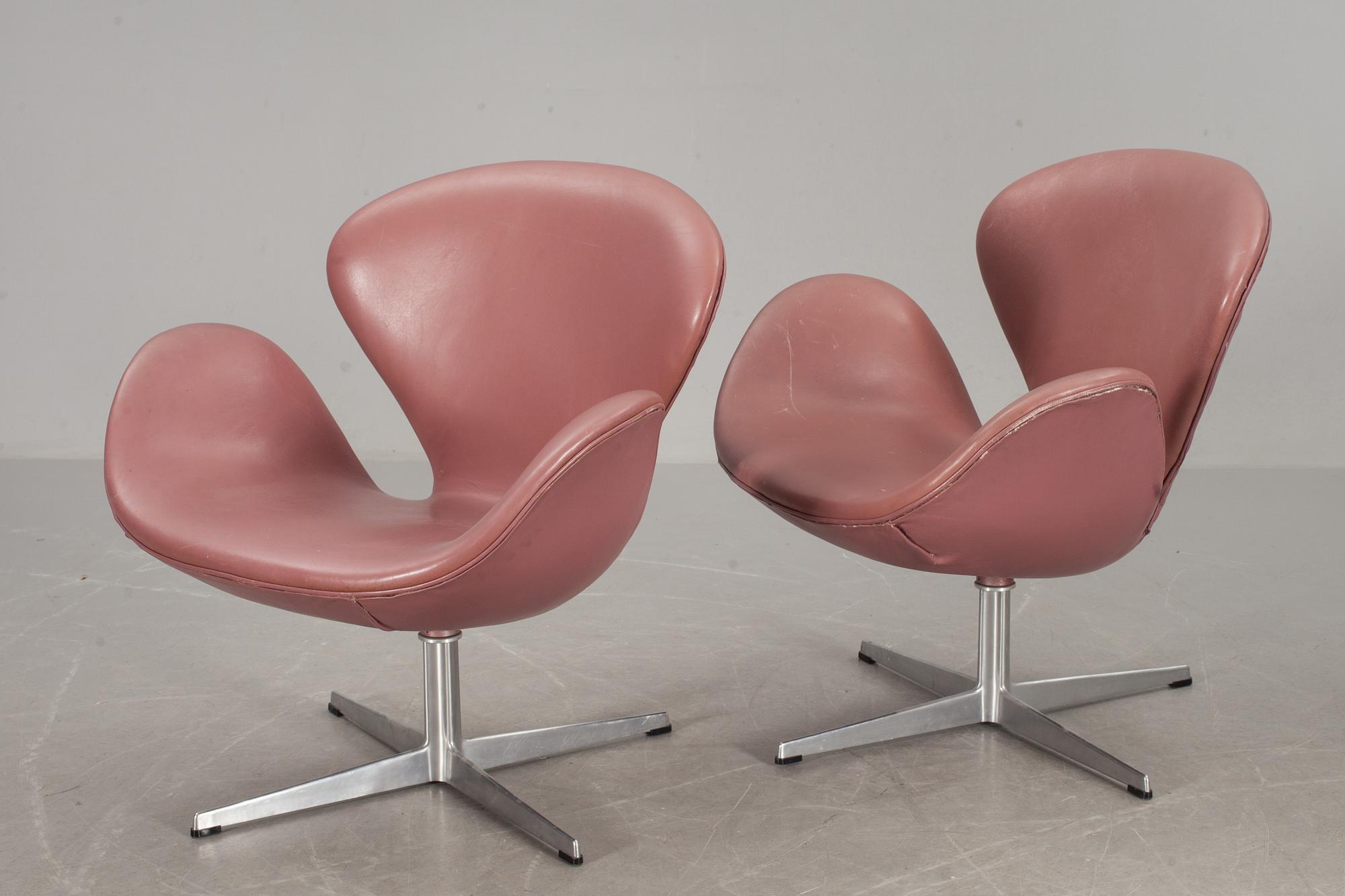 FÅTÖLJER, ett par, "Svanen", Arne Jacobsen, Fritz Hansen.