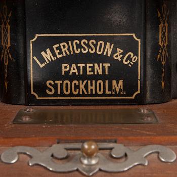 VÄGGTELEFON, L.M. Ericsson, sekelskiftet 1800/1900-tal.