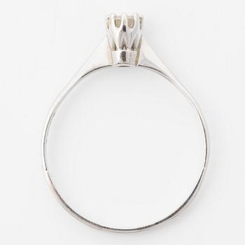 Ring with a brilliant-cut diamond.