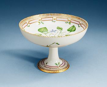 1387. A Royal Copenhagen 'Flora Danica' cake stand, Denmark, 20th Century.