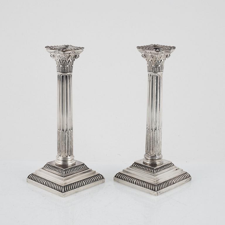 A pair of silver candlesticks, Goldsmiths & Silversmiths Co. Ltd,  London, 1935.