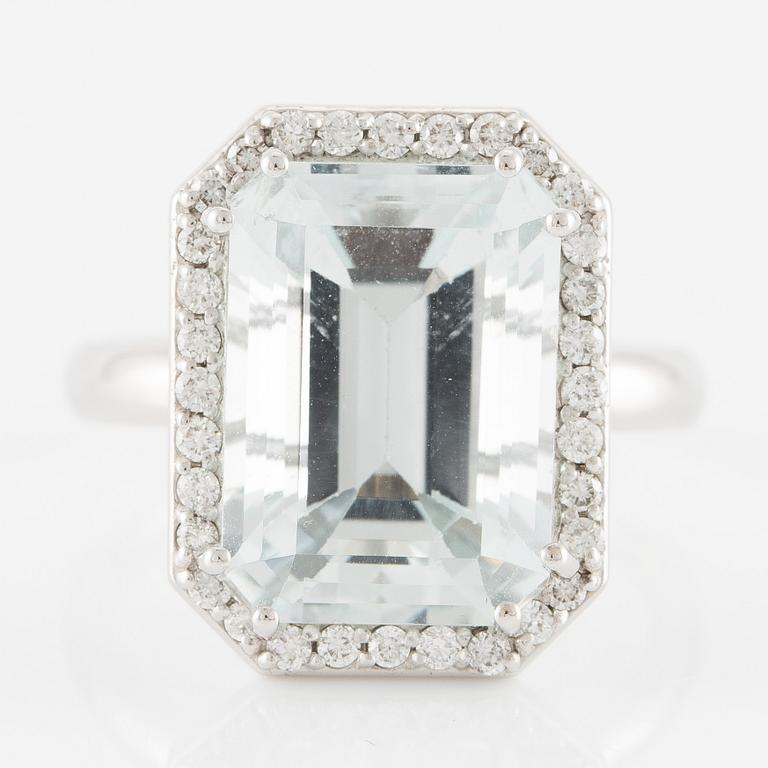 Ring, cocktail ring, 14K white gold with emerald-cut aquamarine and brilliant-cut diamonds.