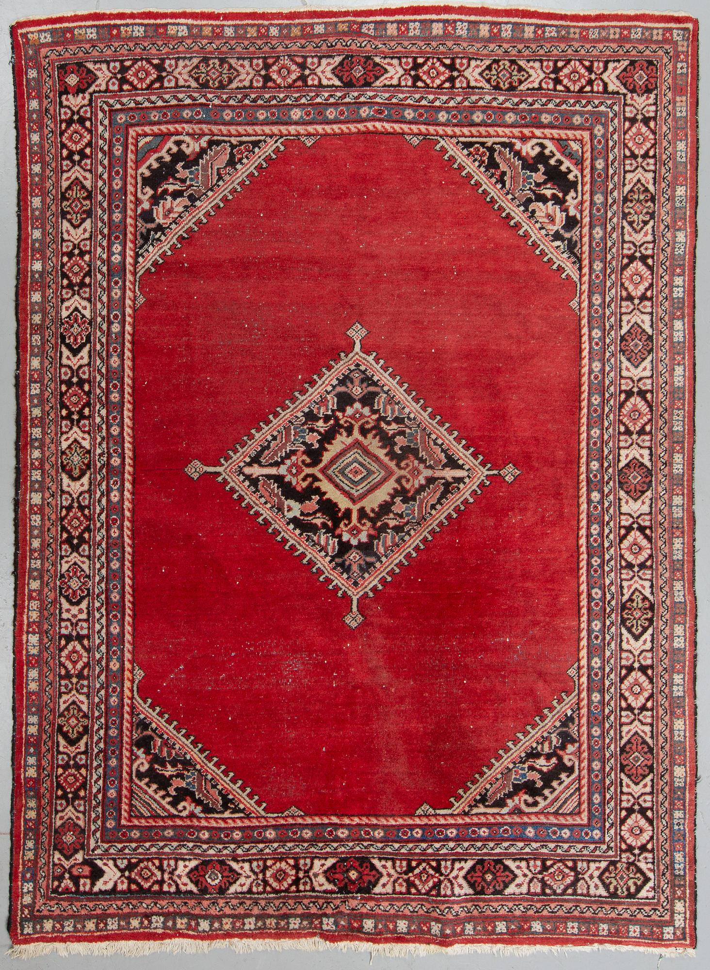 A carpet, semi-antique Mahal, ca 298 x 228 cm.