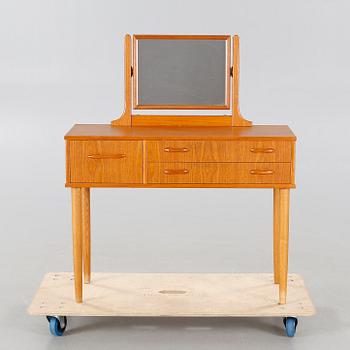 A 1950/60s dressing table.