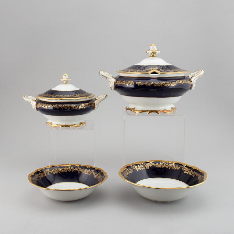 A German dinner service, 20th Century.