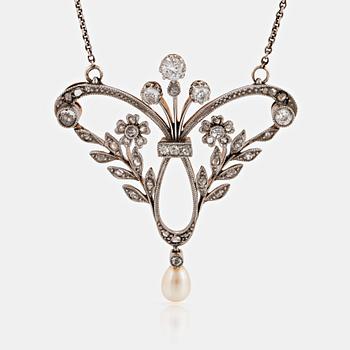 A pendant/brooch in 14K gold and platinum set with old- and rose-cut diamonds and a pearl.