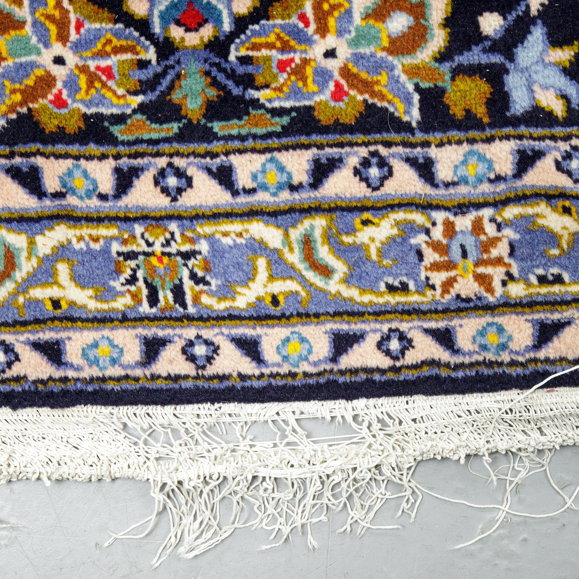 A carpet, Kashan ca 415 x 300 cm.