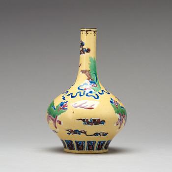 A yellow glazed vase with buddhist lions, Qing dynasty, 19th Century.