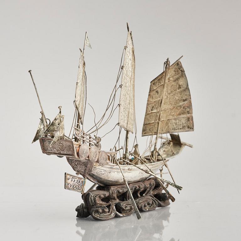 Two Chinese silver models of djunks, Shanghai, around 1900.