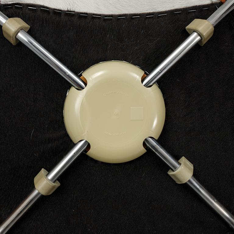 Arne Jacobsen, stolar, 6 st, "Sjuan", för Fritz Hansen, Danmark, 1900-talets andra hälft.