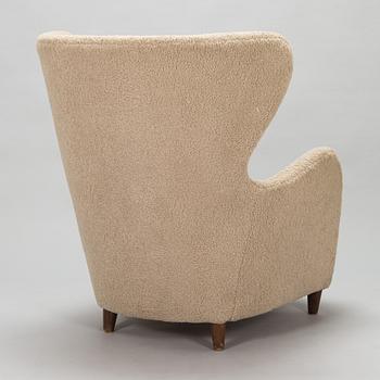 A mid-20th Century arm chair.