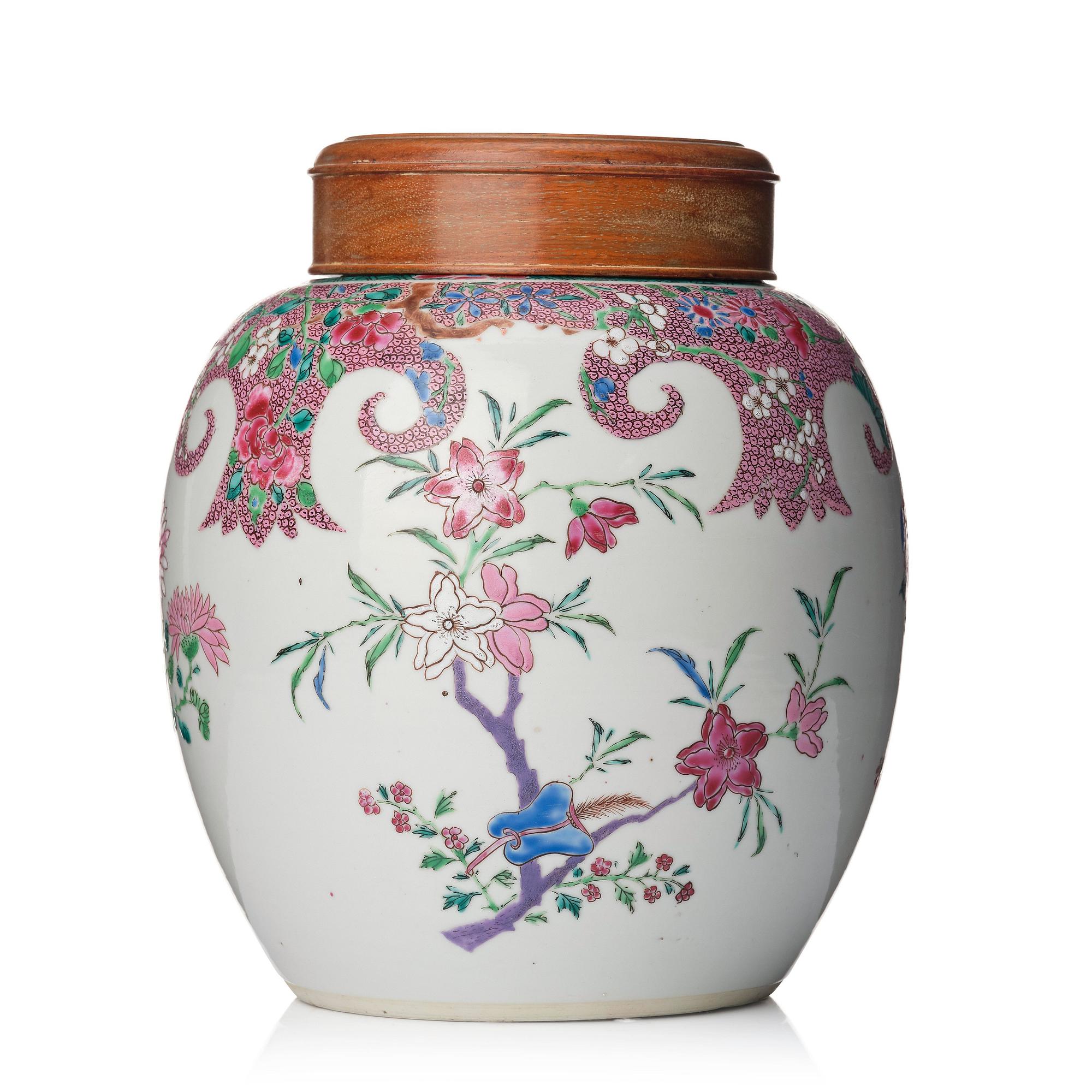 A famille rose jar, Qing dynasty, 18th Century.