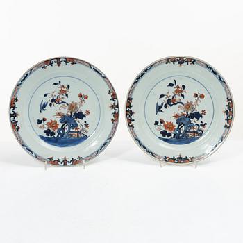 A set of four Imari porcelain plates, China, Qianlong (1736-95).