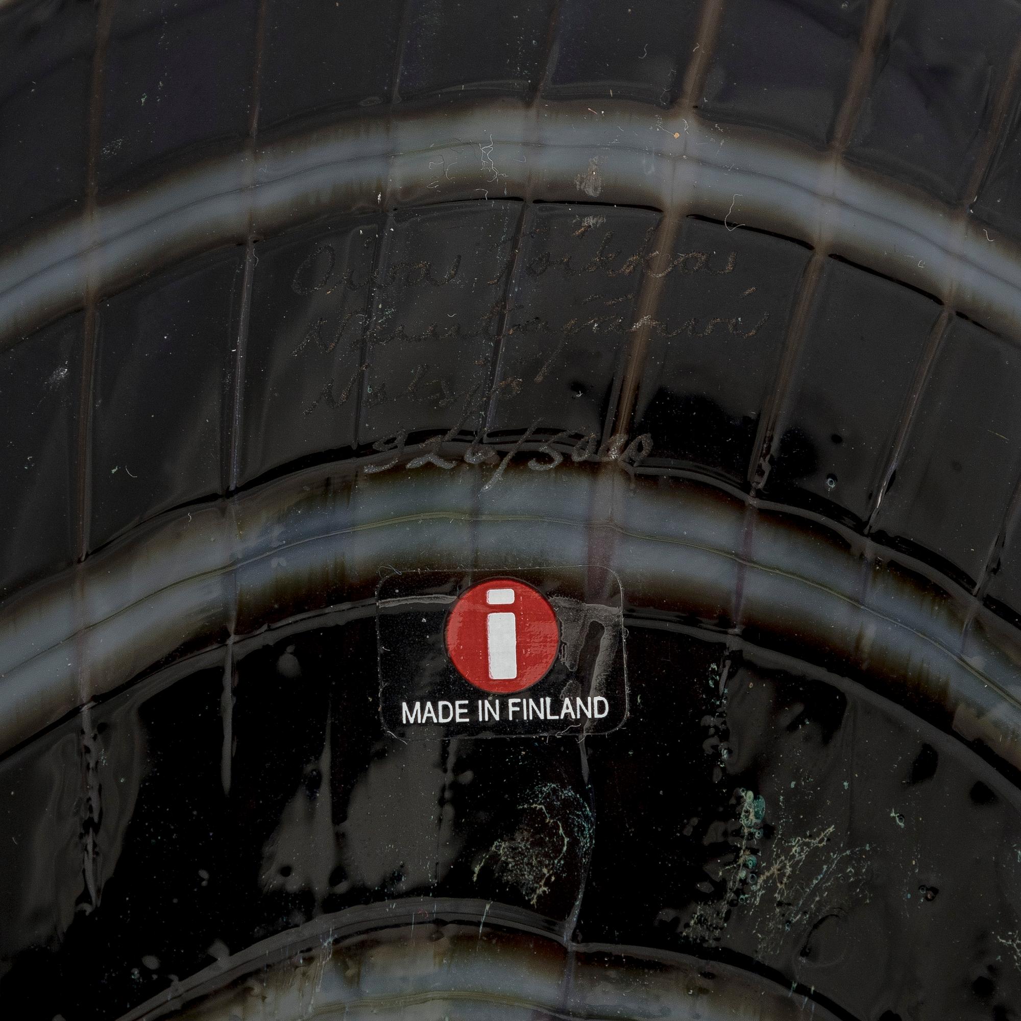 Oiva Toikka, glasfågel, signerad Oiva Toikka Nuutajärvi Notsjö, numrerad 926/5000.