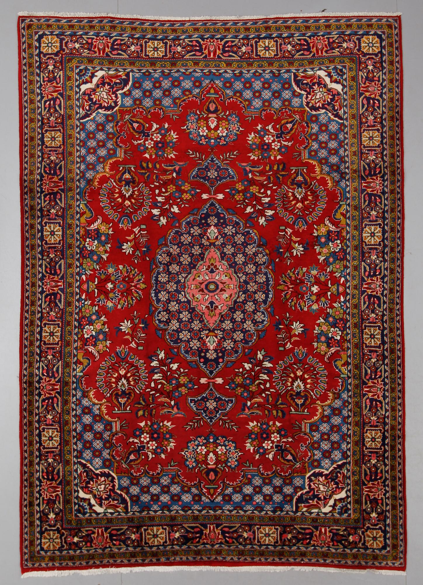 MATTA, Golpaigan, ca 314 x 220 cm.