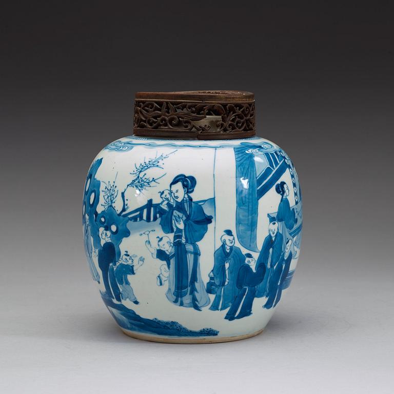 A blue and white jar, Qing dynasty, Kangxi (1662-1722).