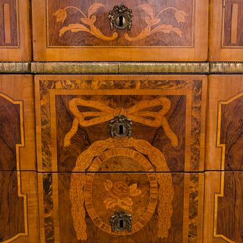 A GUSTAVIAN CHEST OF DRAWERS, Sweden, late 18th Century.