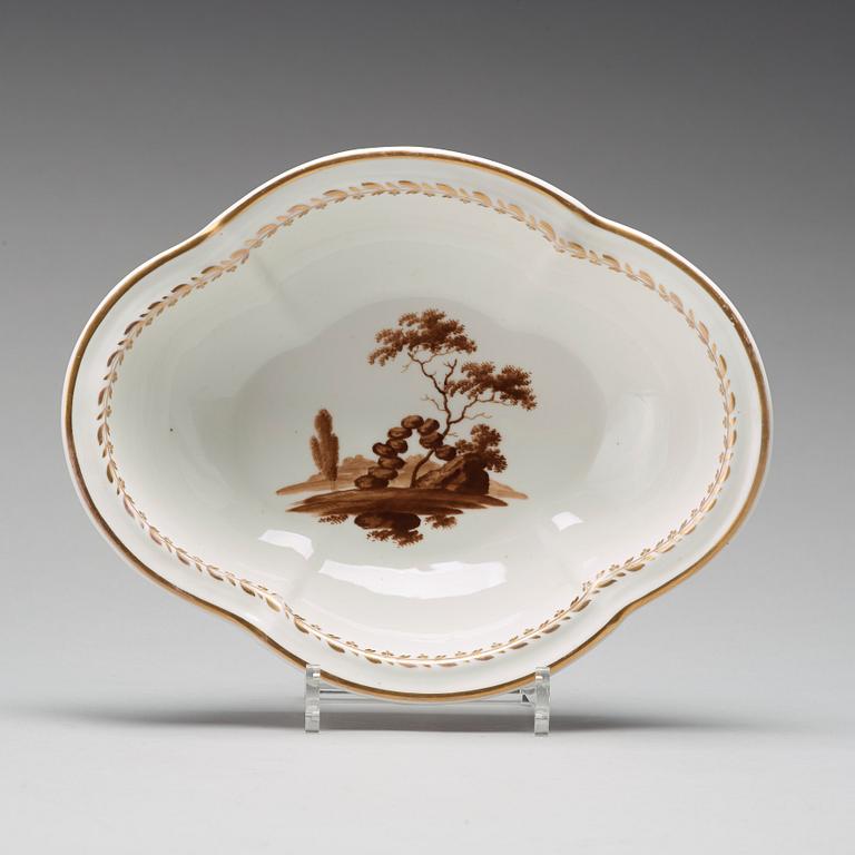 A Russian porcelain bowl, Popov porcelain manufactory, first half of 19th Century.