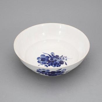 SERVISDELAR, ca160+8 delar, porslin, "Blå blomst", Royal Copenhagen, 1900-tal.