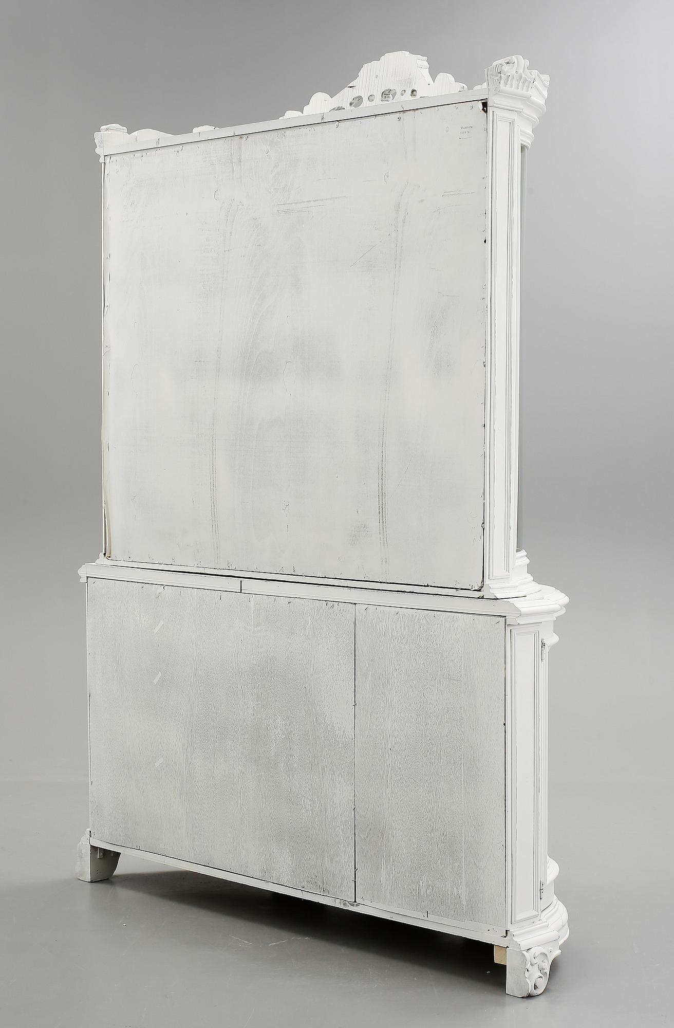SKÄNK, barockstil, modern tillverkning.